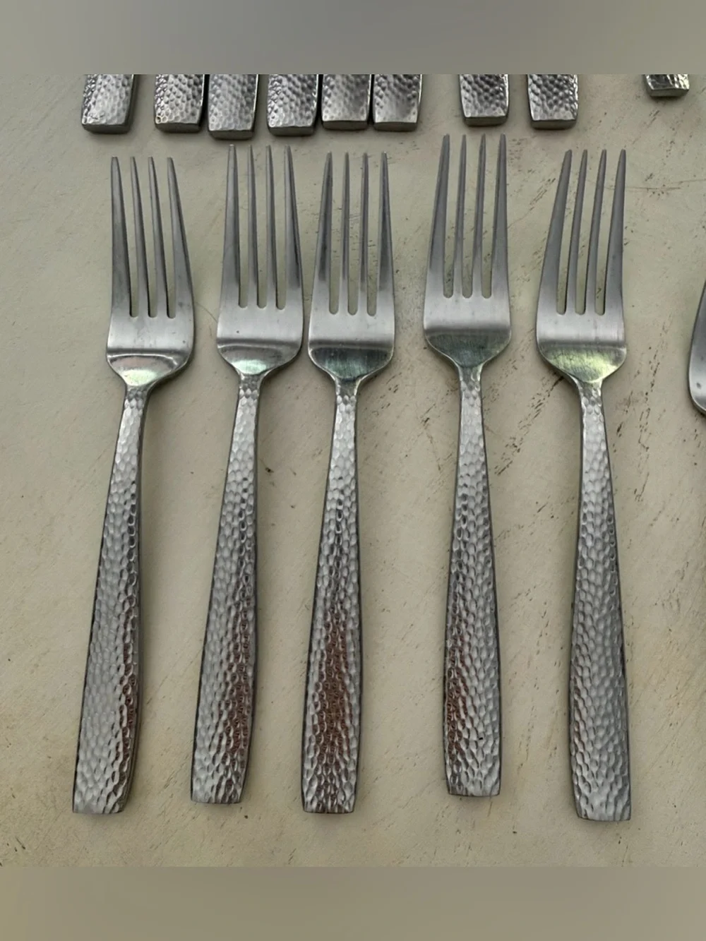 Oneida Illuma hammered metal flatware dinner forks (5)